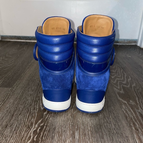 LOUIS VUITTON
Calfskin Suede Postmark Wedge Sneakers Blue Roi - Picture 10 of 10